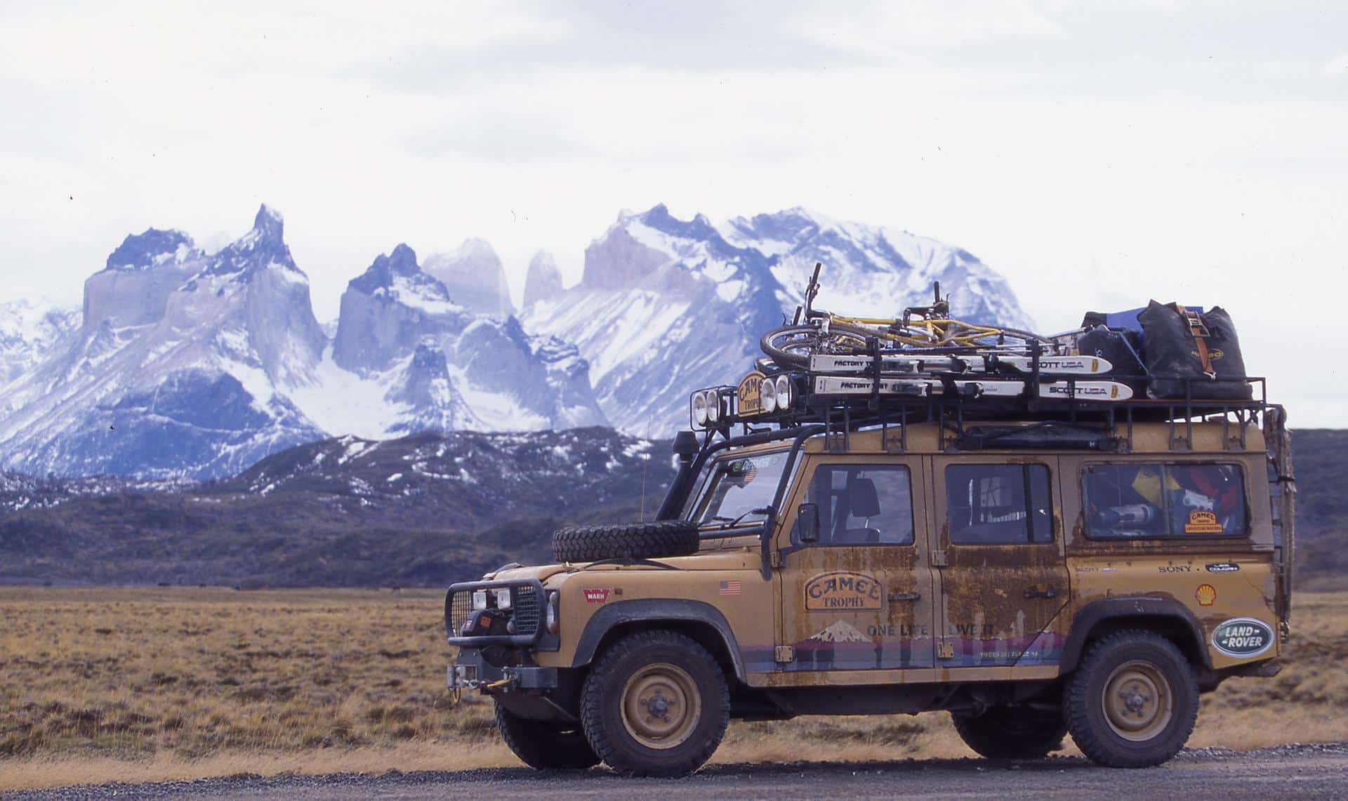 Land+Rover+Press+release+hero+shot 1998+Camel+Trophy+Defender+US+Team